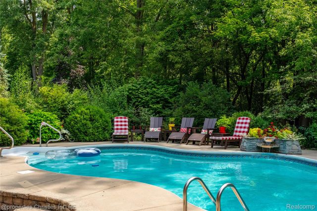 32405 Maria Court, Livonia, MI 48152