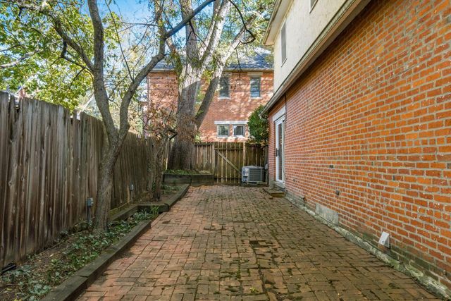 300 Jackson Street, Columbus, OH 43206