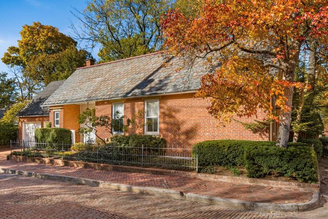 300 Jackson Street, Columbus, OH 43206