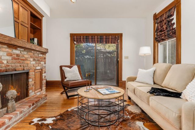 300 Jackson Street, Columbus, OH 43206