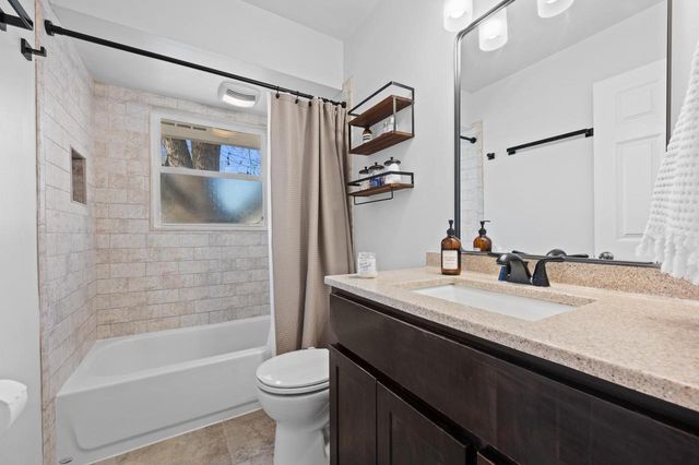 10810 Harvest LANE, Milwaukee, WI 53225