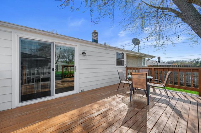 10810 Harvest LANE, Milwaukee, WI 53225