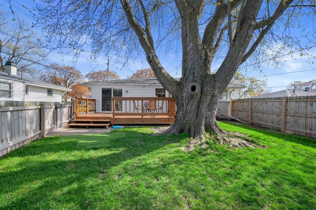 10810 Harvest LANE, Milwaukee, WI 53225