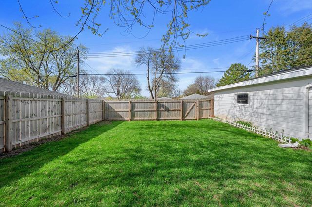 10810 Harvest LANE, Milwaukee, WI 53225