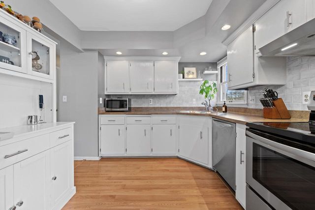 10810 Harvest LANE, Milwaukee, WI 53225