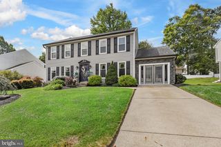 12 GLOUCESTER CT, Newark, DE 19702