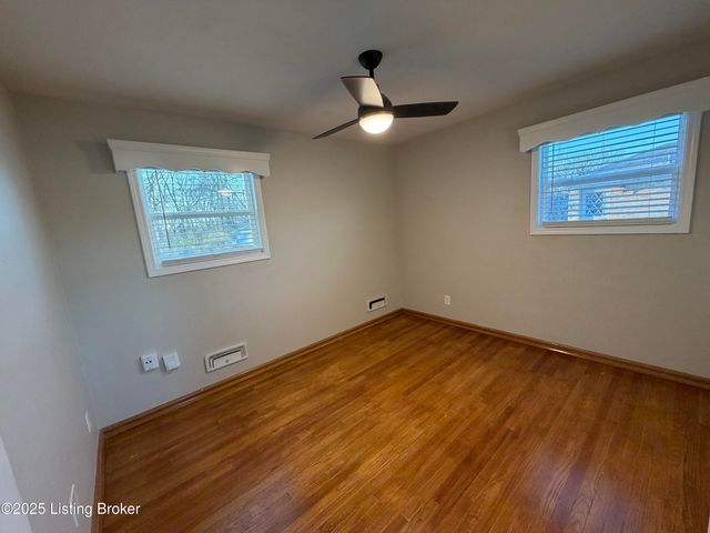 8318 Smithton Rd, Louisville, KY 40219