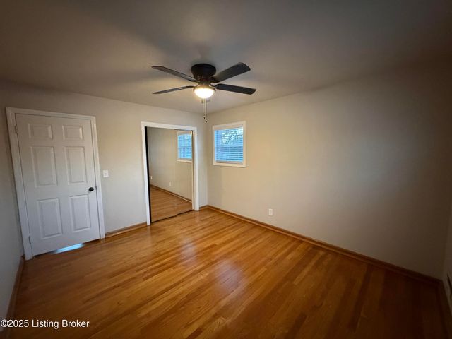 8318 Smithton Rd, Louisville, KY 40219