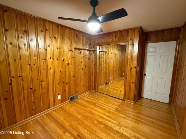 8318 Smithton Rd, Louisville, KY 40219