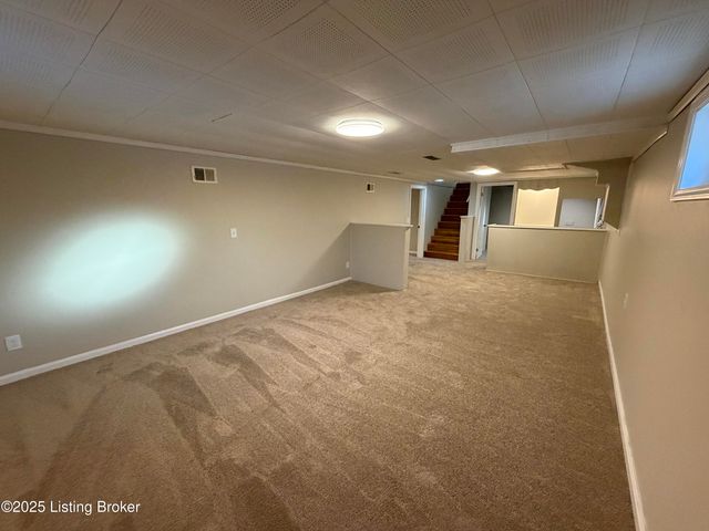 8318 Smithton Rd, Louisville, KY 40219