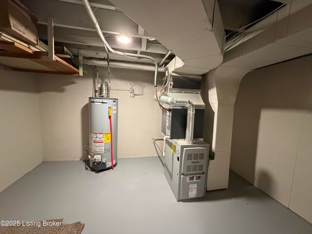 8318 Smithton Rd, Louisville, KY 40219