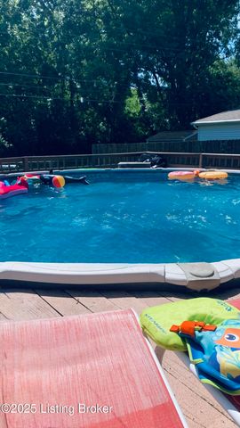 8318 Smithton Rd, Louisville, KY 40219