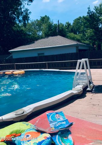 8318 Smithton Rd, Louisville, KY 40219