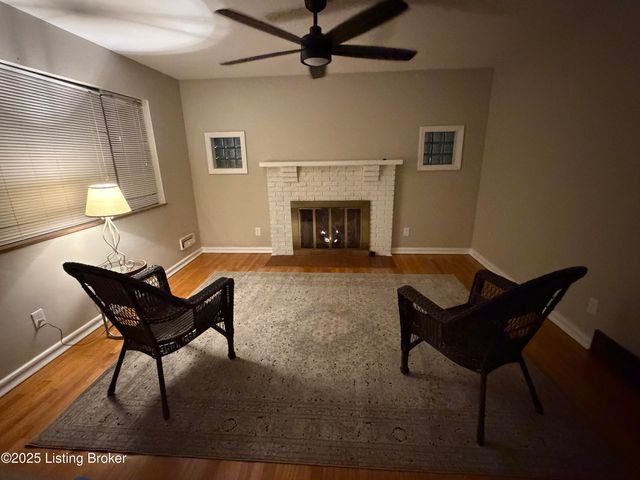 8318 Smithton Rd, Louisville, KY 40219