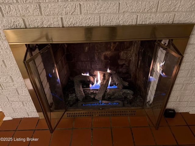 8318 Smithton Rd, Louisville, KY 40219