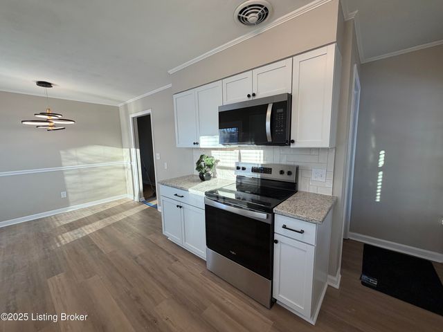 8318 Smithton Rd, Louisville, KY 40219