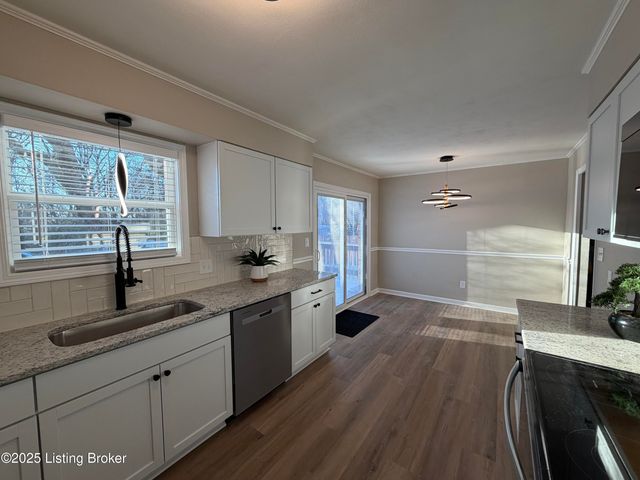 8318 Smithton Rd, Louisville, KY 40219