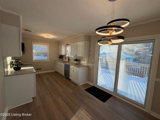 8318 Smithton Rd, Louisville, KY 40219