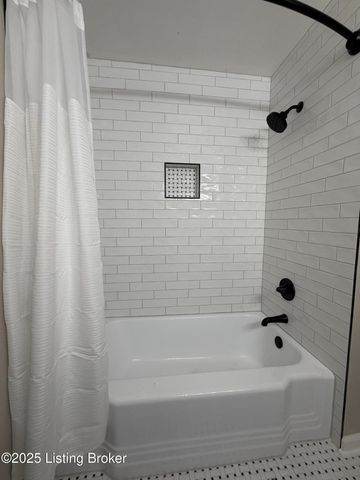 8318 Smithton Rd, Louisville, KY 40219