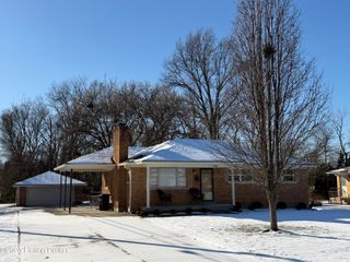 8318 Smithton Rd, Louisville, KY 40219