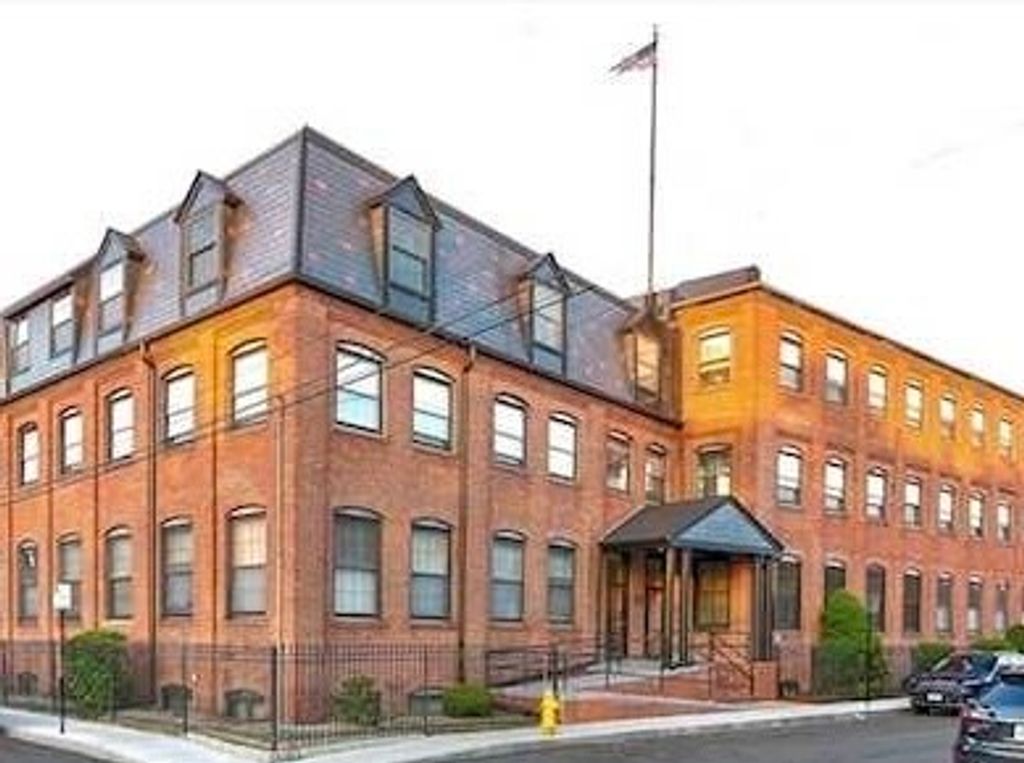 10 Weston St 205, Quincy, MA 02170