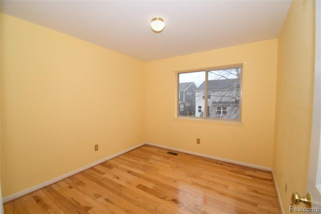 62310 Arlington Circle 3, South Lyon, MI 48178