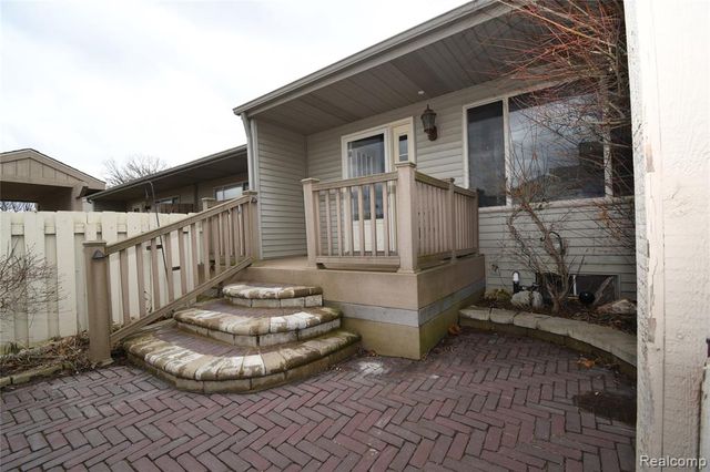 62310 Arlington Circle 3, South Lyon, MI 48178