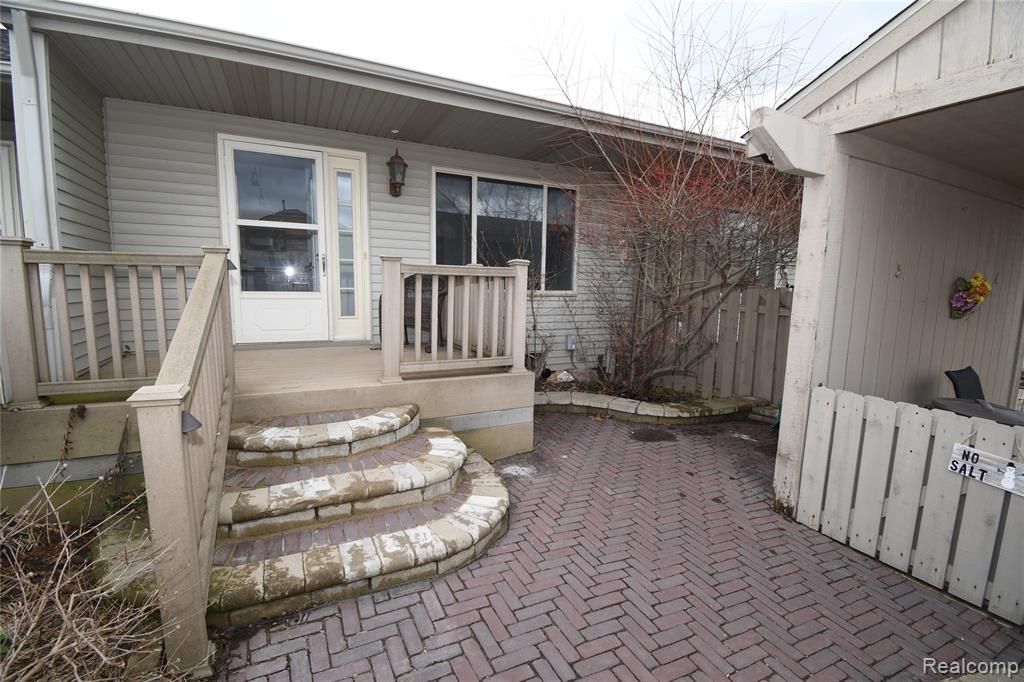 62310 Arlington Circle 3, South Lyon, MI 48178