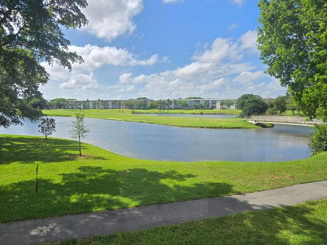 2903 Victoria Circle N2, Coconut Creek, FL 33066