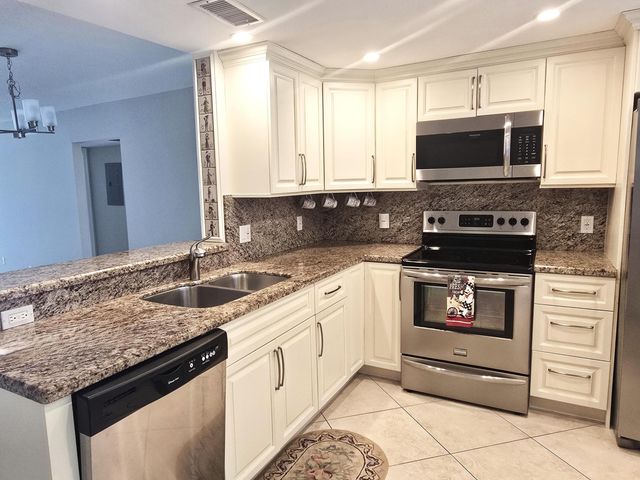 2903 Victoria Circle N2, Coconut Creek, FL 33066
