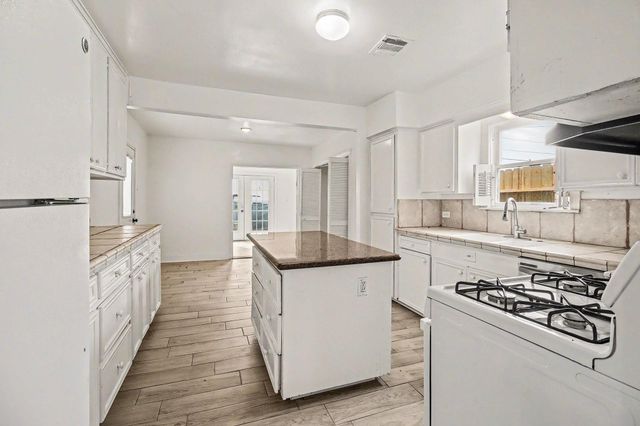 7812 Scanlock Street, Houston, TX 77012