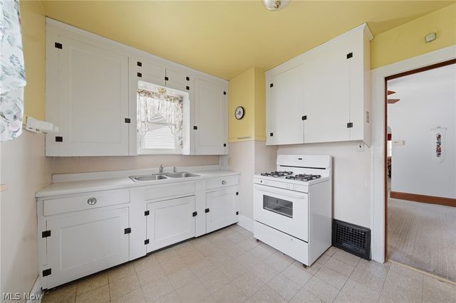 4069 Chester Avenue, Louisville, OH 44641