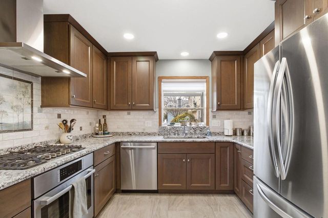 900 E Elm ROAD, Oak Creek, WI 53154