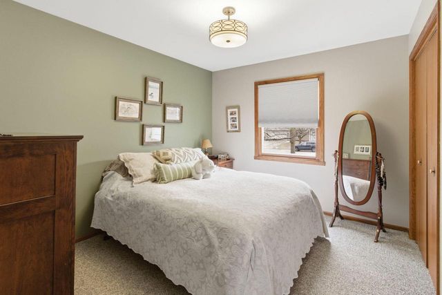 900 E Elm ROAD, Oak Creek, WI 53154