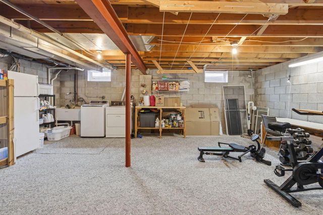 900 E Elm ROAD, Oak Creek, WI 53154