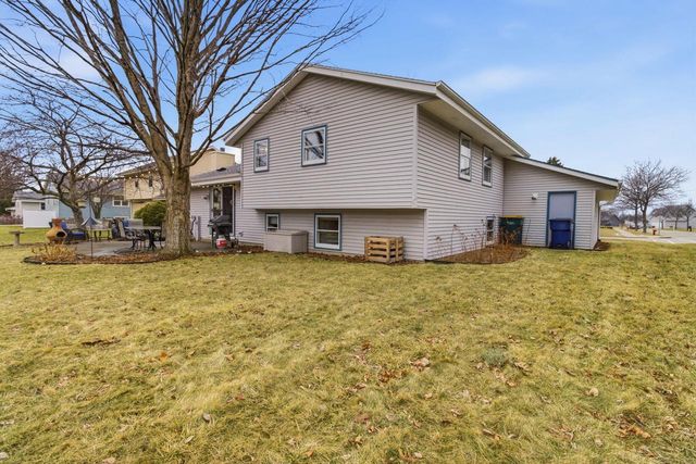 900 E Elm ROAD, Oak Creek, WI 53154