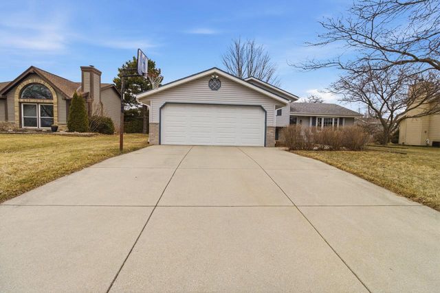 900 E Elm ROAD, Oak Creek, WI 53154