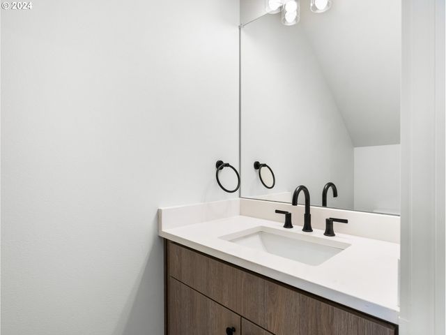 3564 Ne Garfield Ave, Portland, OR 97212