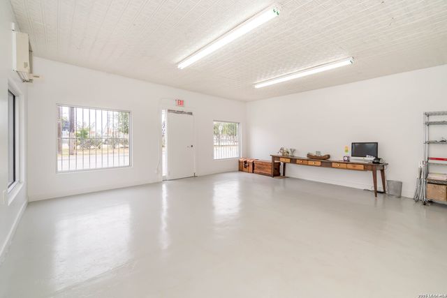 1020 Roosevelt, San Antonio, TX 78210