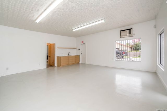 1020 Roosevelt, San Antonio, TX 78210