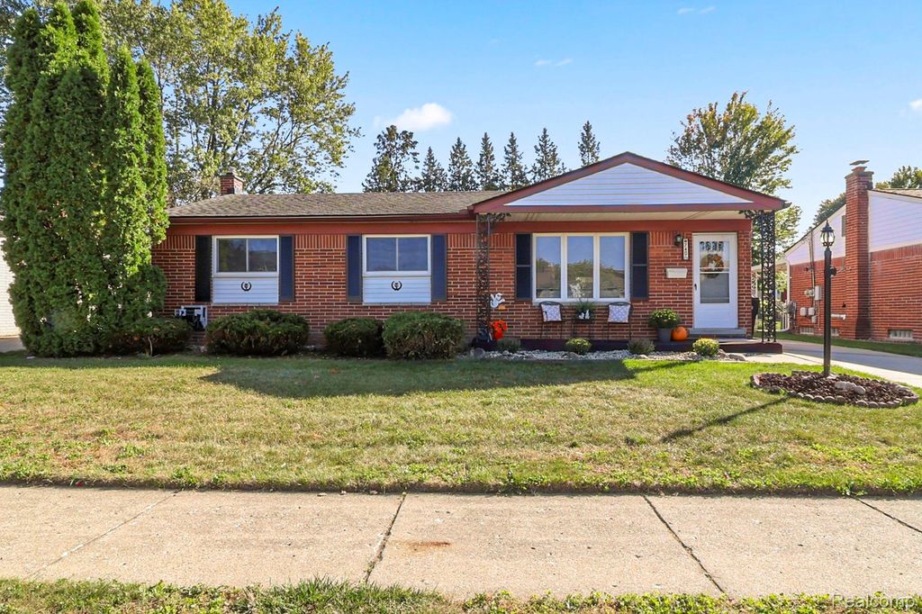 740 Sheffield Drive, Madison Heights, MI 48071