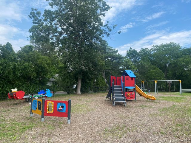 107 Whalers Cove, Babylon, NY 11702