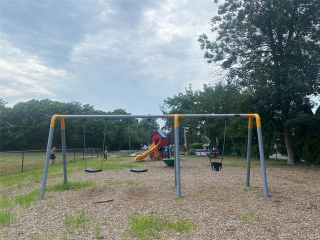 107 Whalers Cove, Babylon, NY 11702
