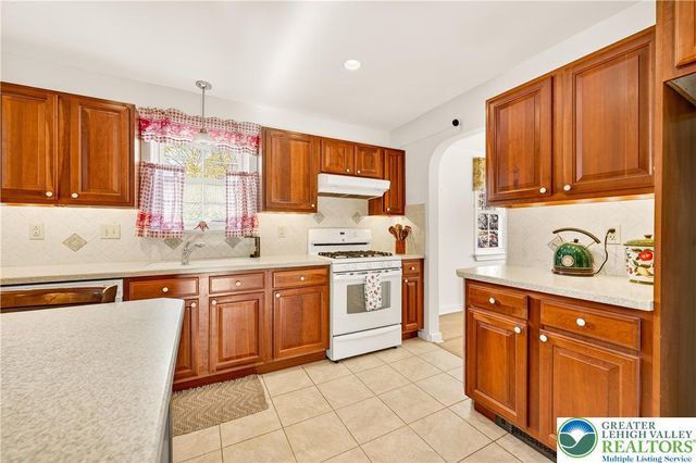 624 Delaware Avenue, Hellertown Boro, PA 18055