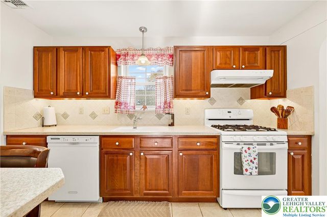 624 Delaware Avenue, Hellertown Boro, PA 18055