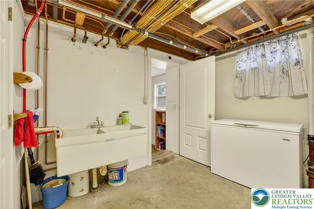 624 Delaware Avenue, Hellertown Boro, PA 18055