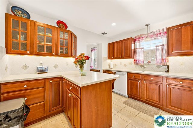 624 Delaware Avenue, Hellertown Boro, PA 18055