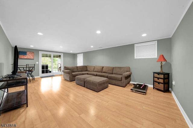 104 Howell Dr, Branchburg Twp., NJ 08876