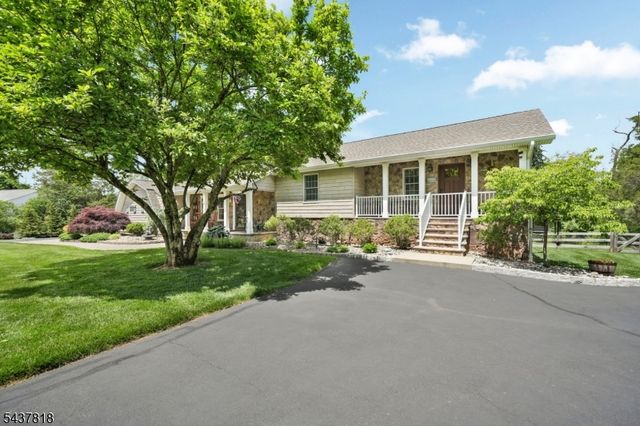104 Howell Dr, Branchburg Twp., NJ 08876