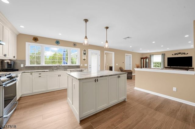 104 Howell Dr, Branchburg Twp., NJ 08876